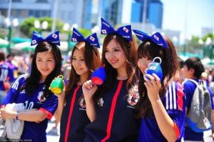 球场上那些漂亮的女球迷,冬日暖阳美景美女