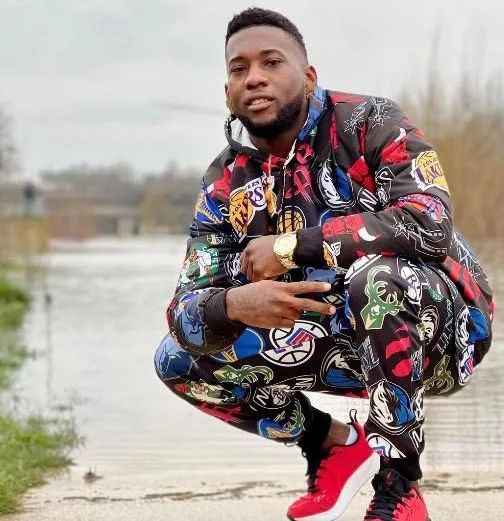 从修空调为生，到法乙当家射手，他的人生因为一场球赛而改变