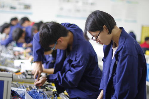 电工操作证办理报名要多少钱,电工证在哪里报名大概多少钱