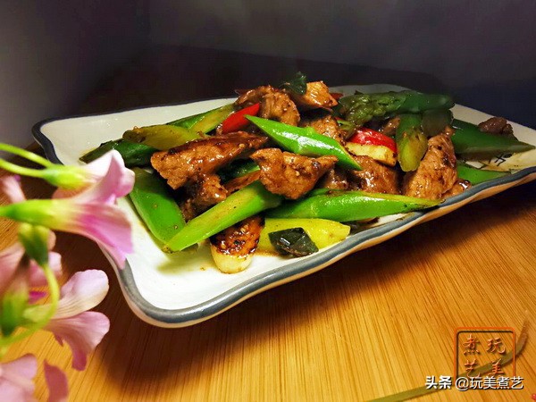 太经典的一道家常菜,每年芦笋一上市,餐桌必有它