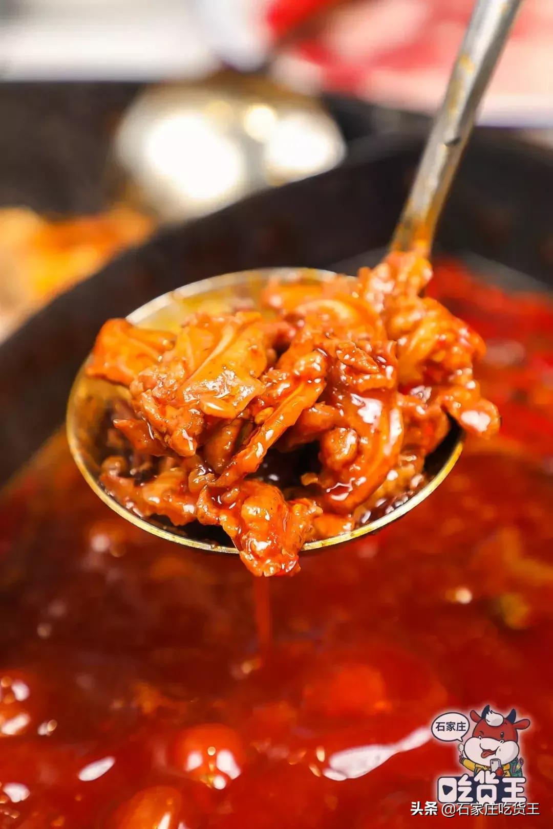 网红“爸爸”终于来了！1分钟就能吃的牛排火锅，连锅底都有肉