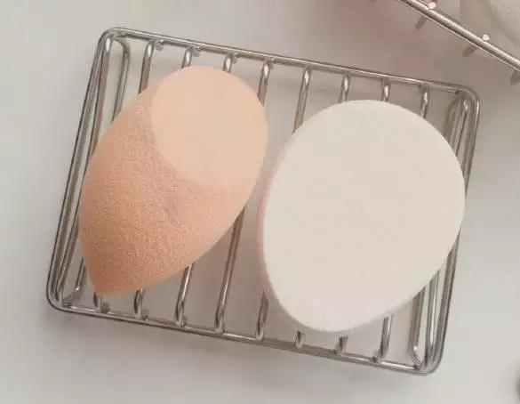 先化一个有光泽的自然底妆很重要,拥有完美底妆真的很简单