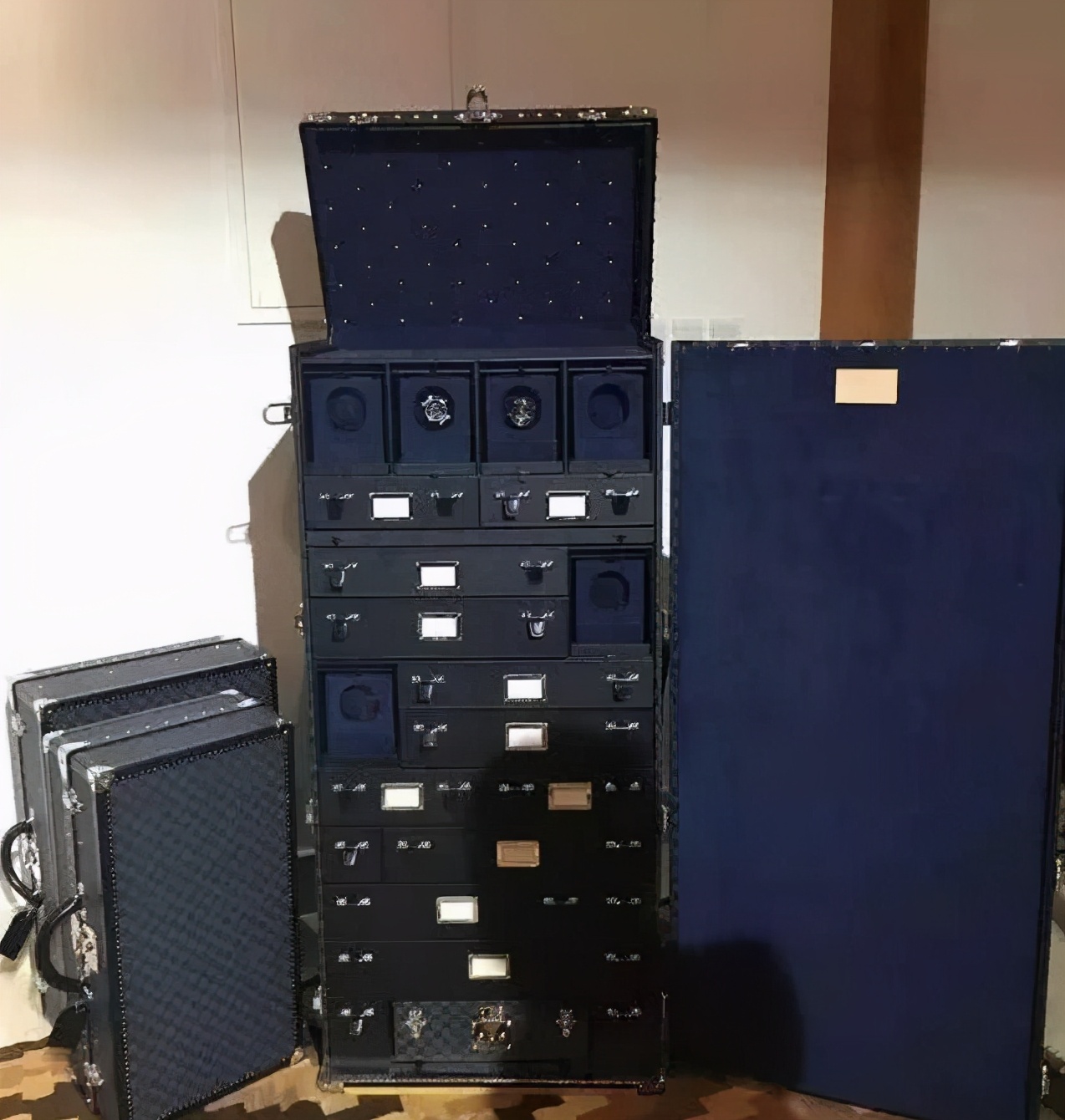 lv出过的行李箱,lv百年款