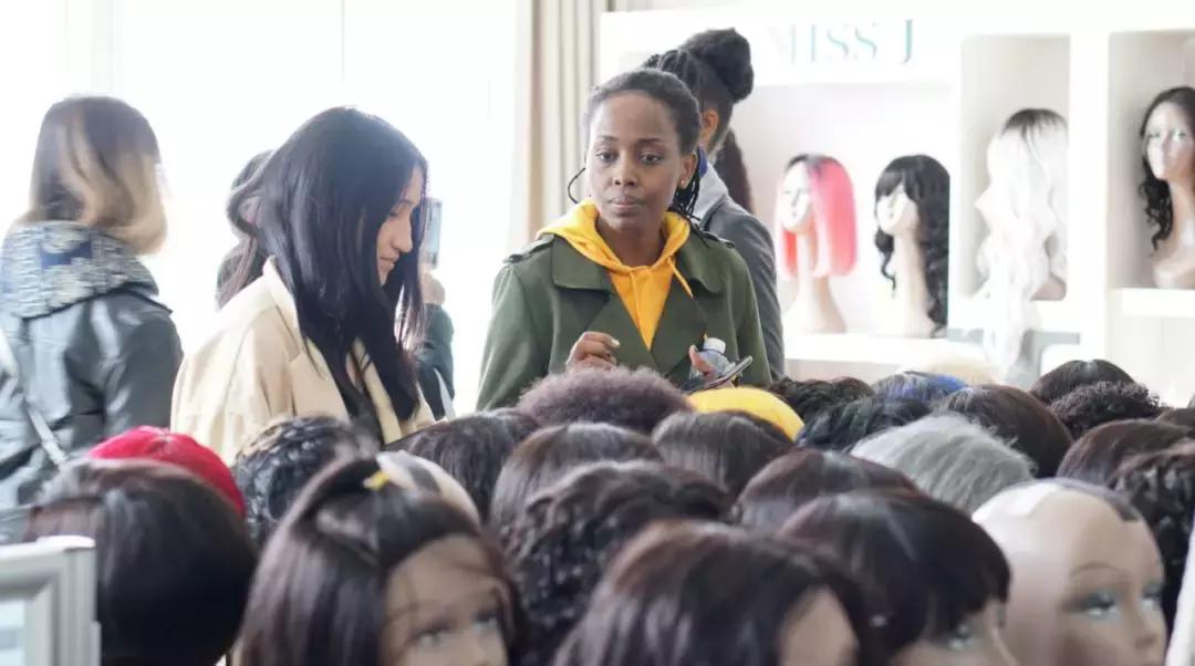 这一群制假发工厂,竟养活了30万当地人!