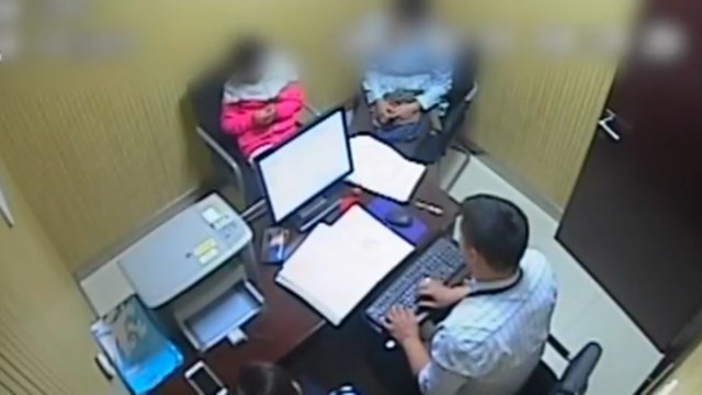 18岁女孩从高空坠落,17岁少女从17楼跳下毫发无伤