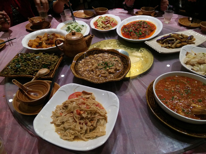 侗族的血粑鸭怎么炒好吃,侗家香酥鸭