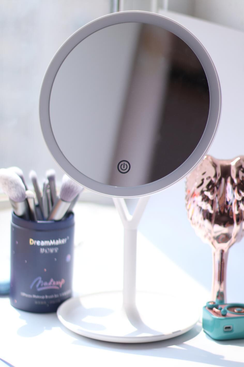 不懂光线，怪不得你的妆容有瑕疵！试试LED化妆镜，还你高级脸