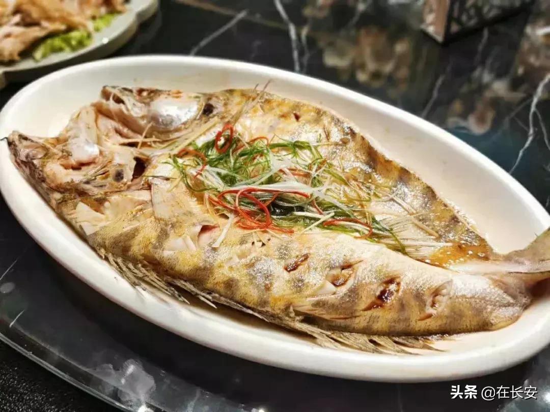 小火锅锅底有六种口味满足你,一桌小火锅