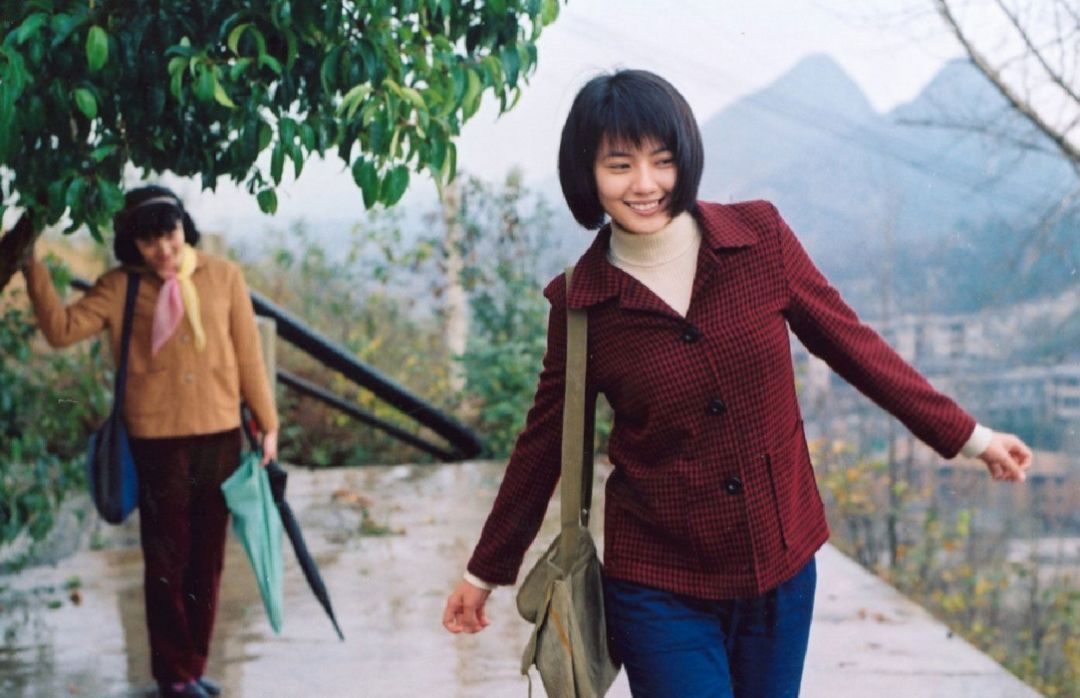 高圆圆产后露肩衫,高圆圆产后复出首封小露香肩