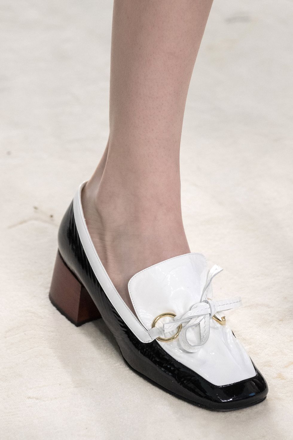 百搭必备鞋子经典款有哪些,女装夏季穿搭高级潮鞋