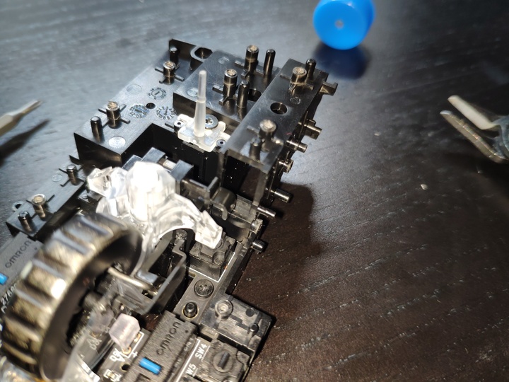 拆解罗技g90鼠标,罗技g502怎么拆右键微动开关