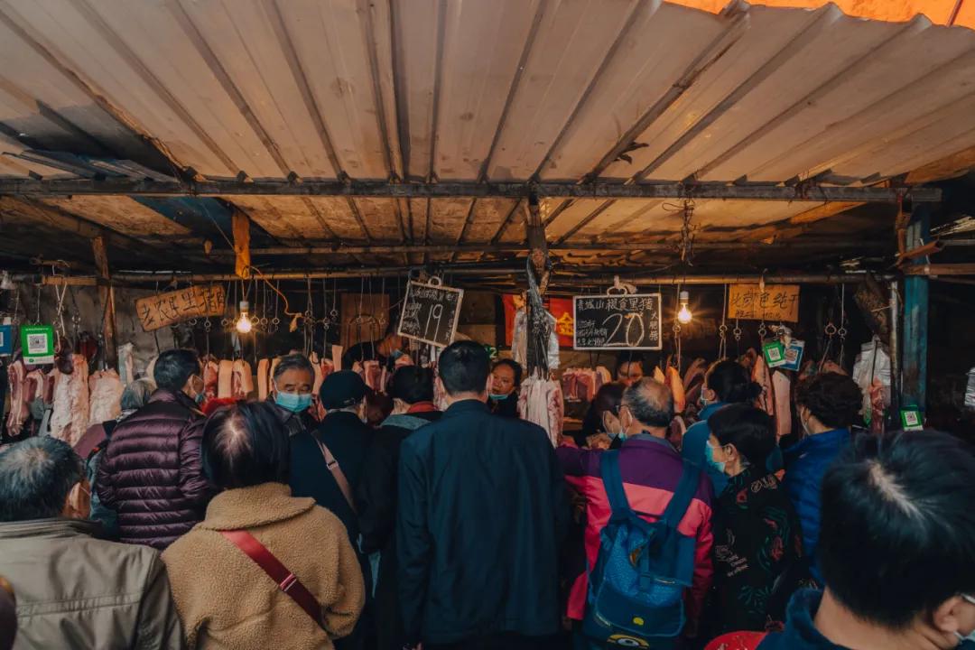 沙河边的野生菜市，是成都嬢嬢的狂欢现场