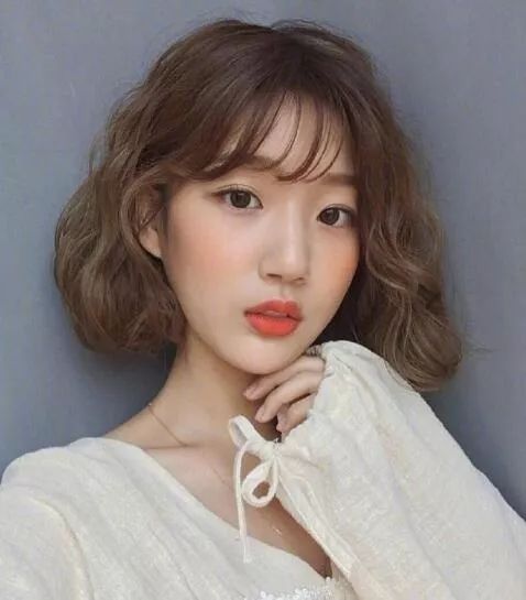 减龄气质超短发发型,女生一定要尝试的发型成熟短发