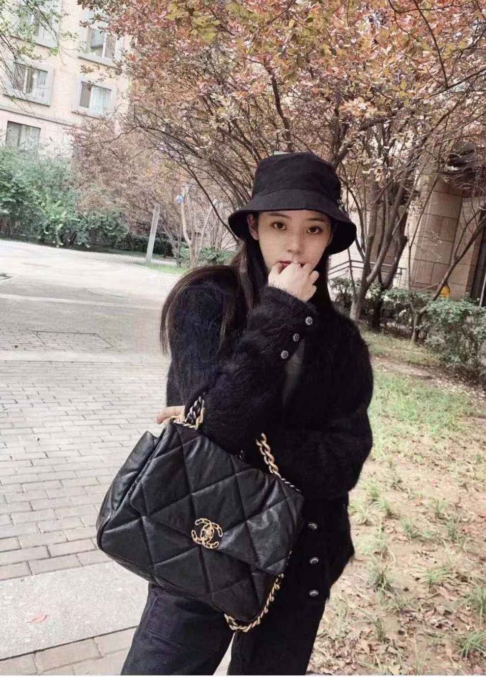 现在小资女流行背什么包,女生背的小包包最流行的哪款