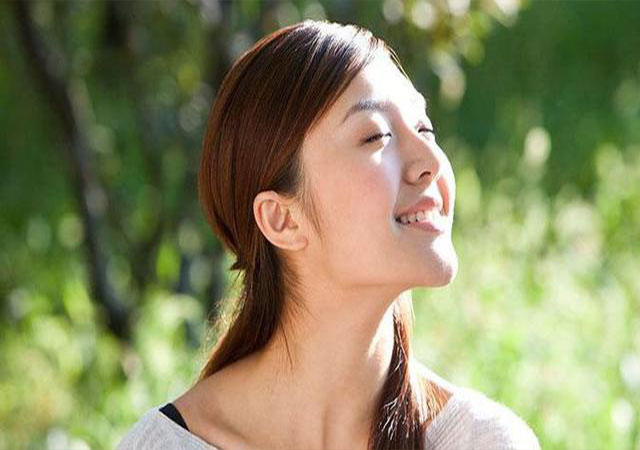 分娩造成的眼睛充血怎么办,顺产后眼睛老化怎么办