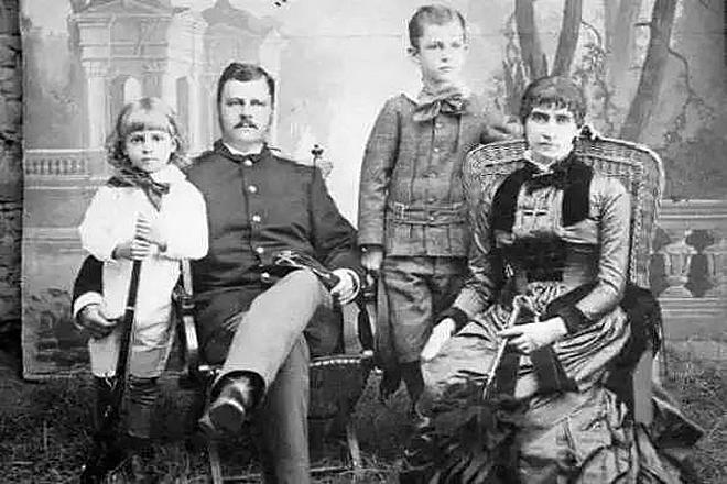 美国将军麦克阿瑟唯一的败仗,美国名将麦克阿瑟被谁打败