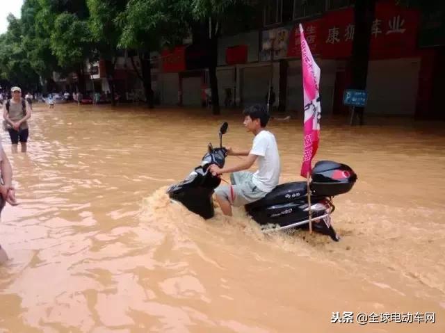 电动车电机进水了后轮很难转动,电动车潜水泵电机进水了怎么办