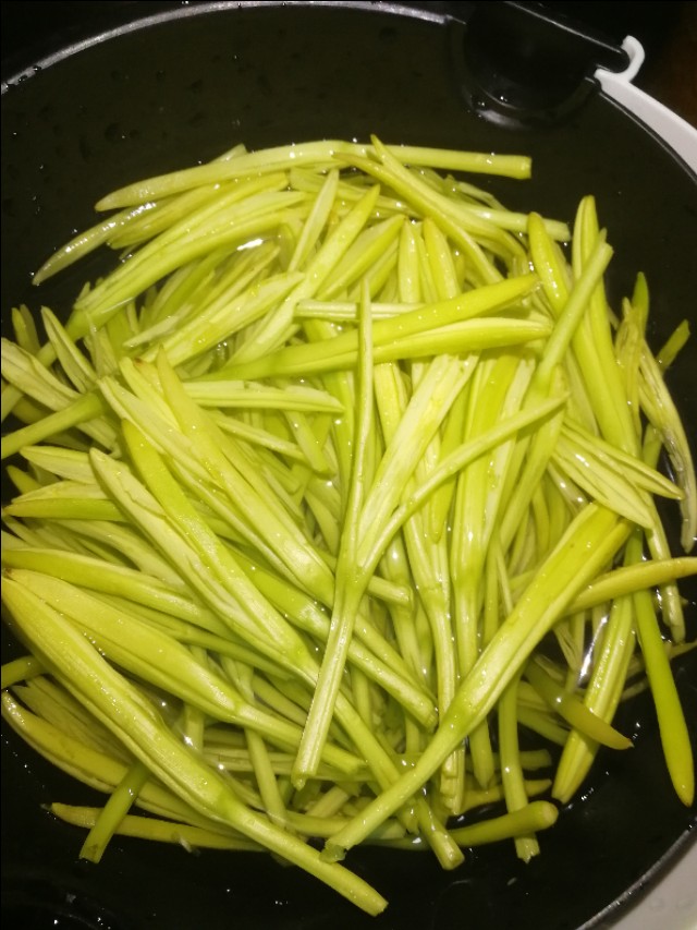 鲜黄花菜蛋汤,鲜黄花菜蛋花汤