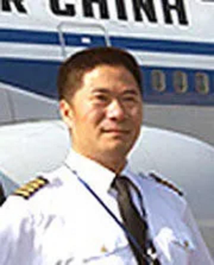 韩亚航空坠毁事件,韩亚航空飞行当中一舱门突然打开