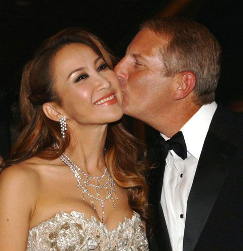 45岁李玟为讨好富豪老公欢心,李玟曾饱受离婚困扰