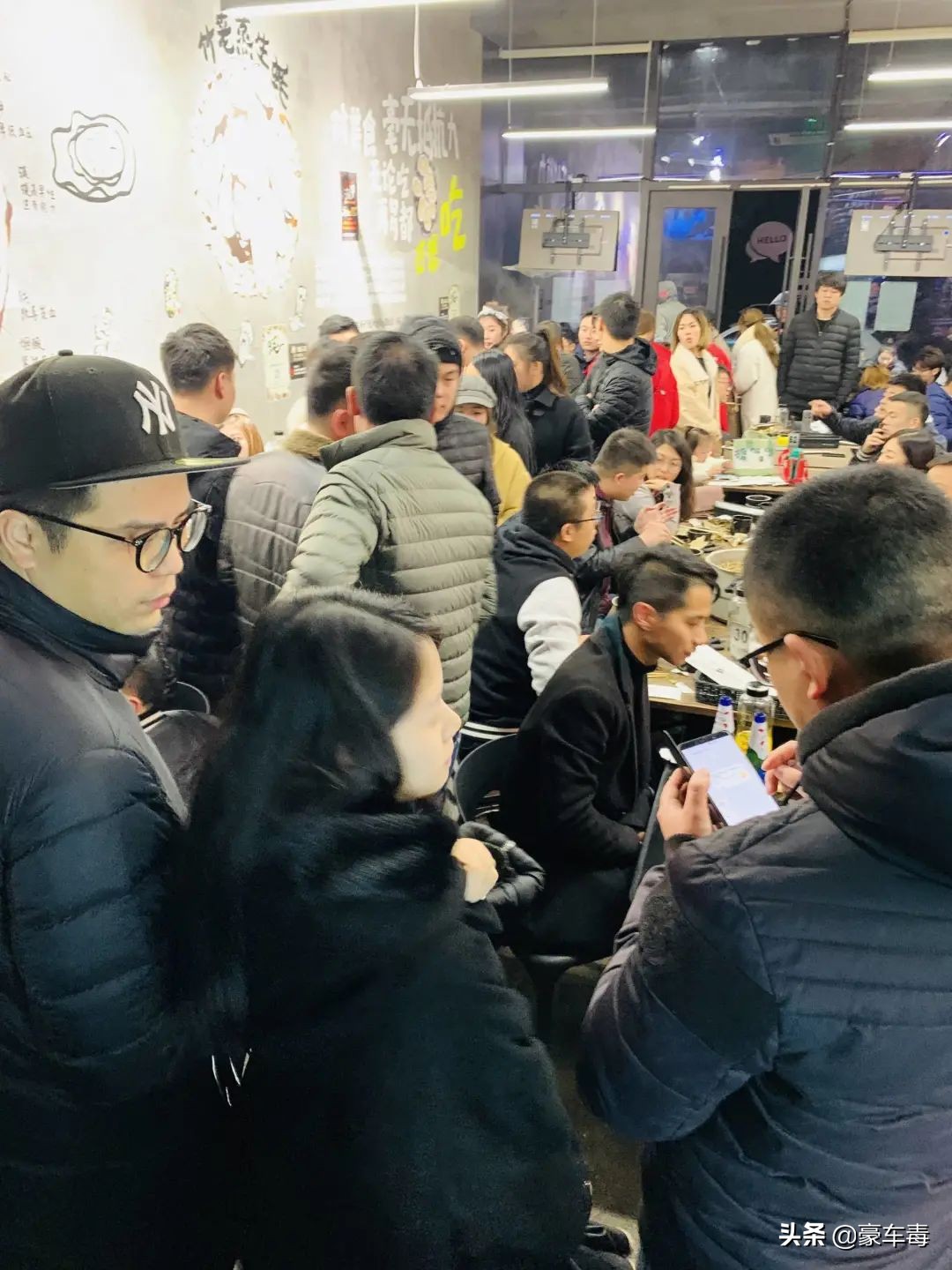 豪车毒老纪考斯特,豪车毒老纪小跟班