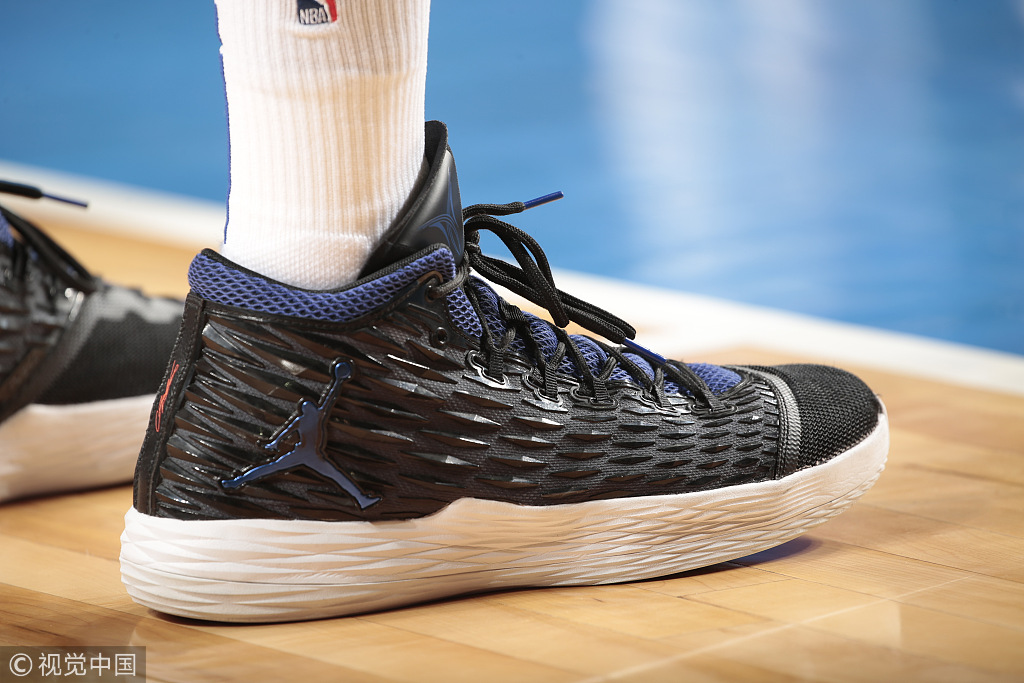 NBA今日球鞋精选:上脚两双联名款!火箭赢了,“鞋王”嗨了