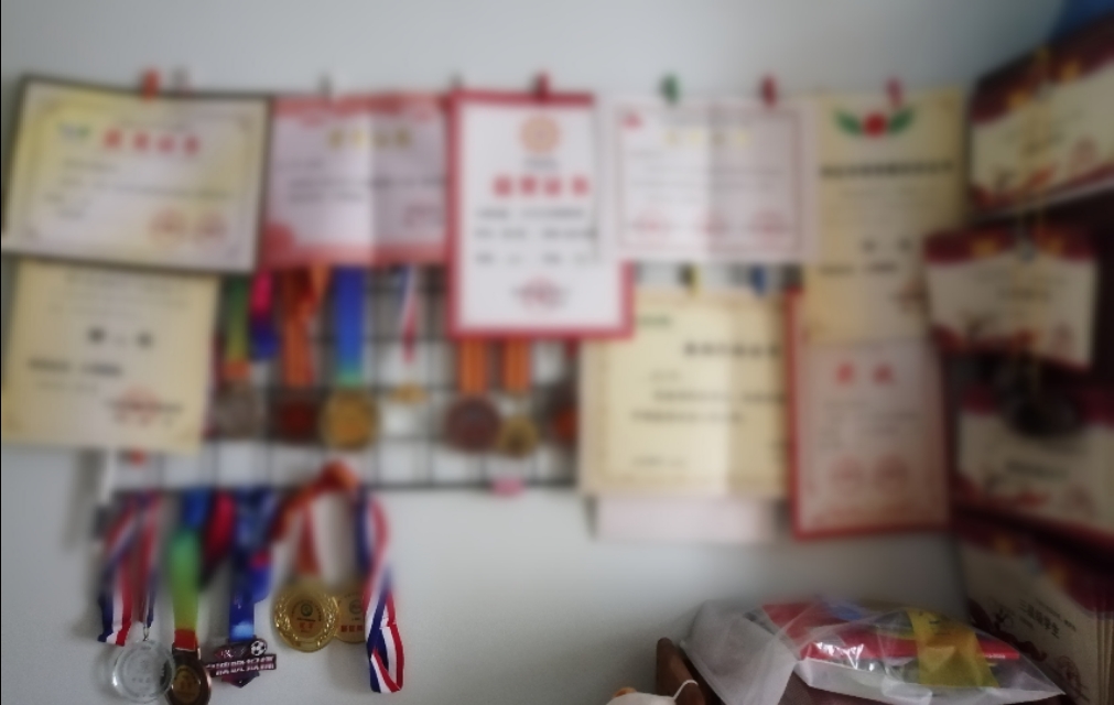 小学班级成绩两极分化如何排位置,小学排名真的那么重要吗