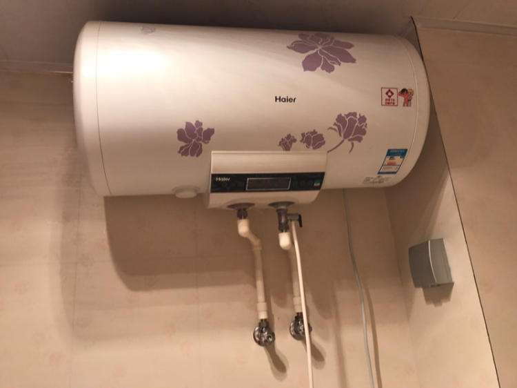 农村太阳能和电热水器哪个省钱,农村家里装太阳能还是电热水器好