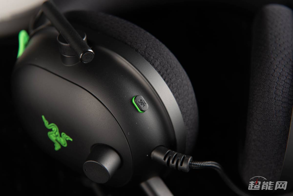 雷蛇旋风黑鲨v2x和v2pro有什么区别,雷蛇耳机旋风黑鲨v2玩吃鸡