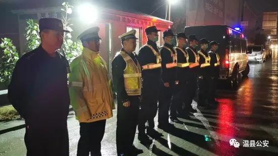 昨夜风雨中，温县路口那一抹“警察蓝”让人无比安全、暖心！