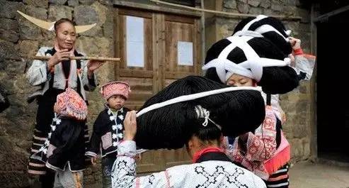 贵州用镰刀剃头的原始部落,偷南瓜是在哪里