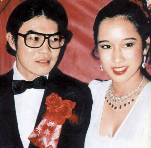 霍启山与朱玲玲同框,朱玲玲谈论霍启山婚姻