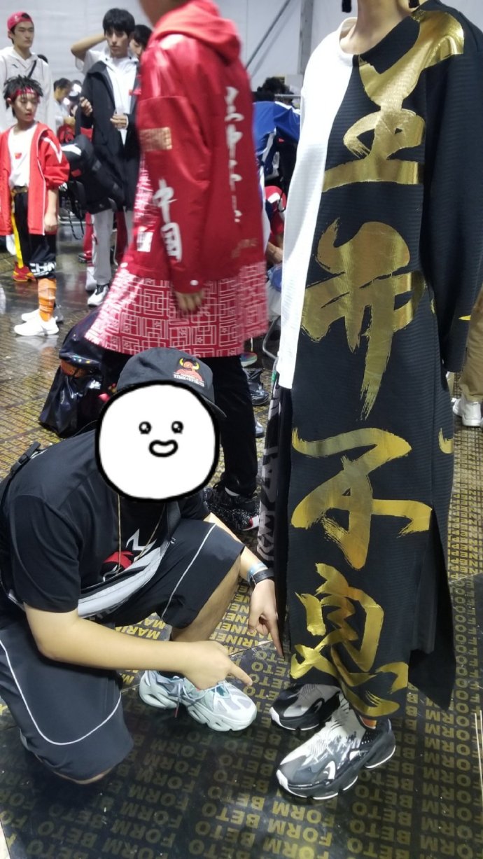 你没见过的安踏!走秀款曝光:中底霸气,系带方式新奇,霸气侧漏