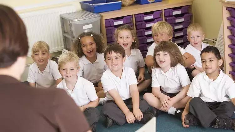 英国小学课堂教学视频,英国小学课程教学