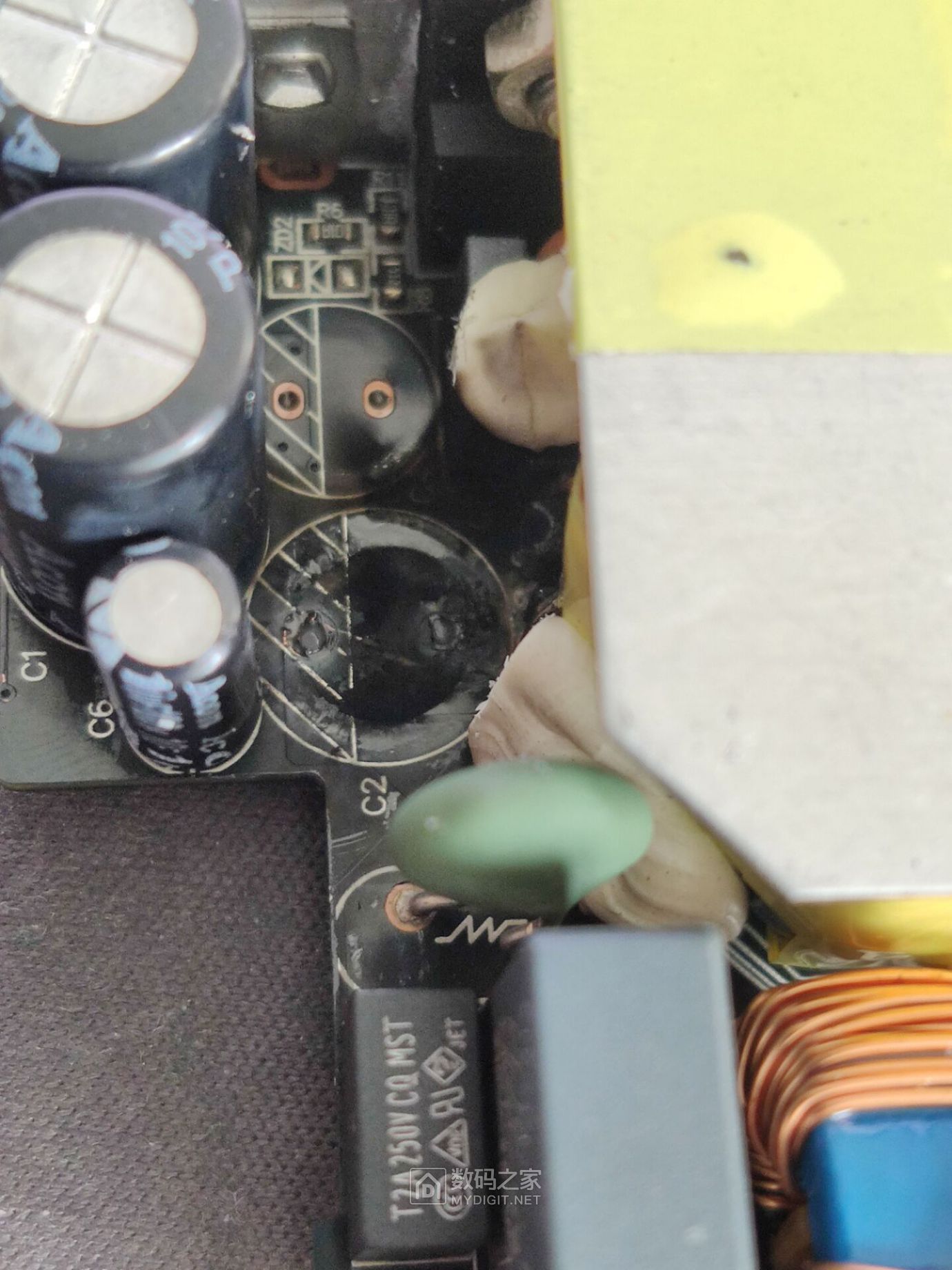 小米22.5瓦充电器拆解,小米120瓦充电器如何拆开维修