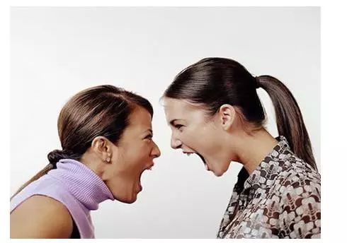 嘴唇干裂对应的身体脏腑是哪个,嘴唇总起皮器官发出信号