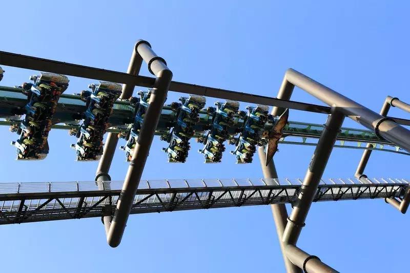 寻找侏罗纪世界中的火山岛，和“驯龙高手”一起拯救史前小短手！