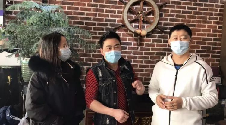 头发太长理发店不开门,头发太长去理发店找理发师剪头