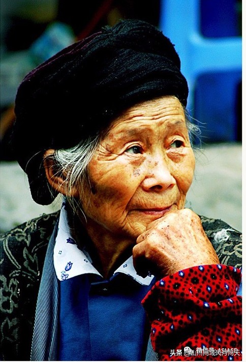 一路金灿灿的油菜花美不胜收,春天里金灿灿油菜花真美