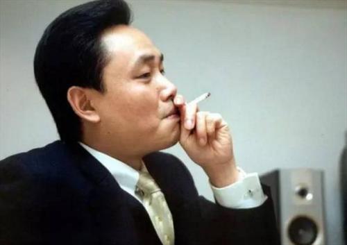 三次成中国首富，国美至今还是500强，黄光裕这3点生意经值得学习