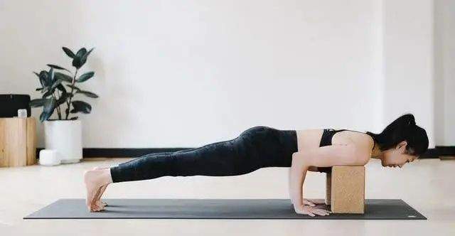 瑜伽拜日式108遍完整视频60分钟,经典瑜伽拜日式排课