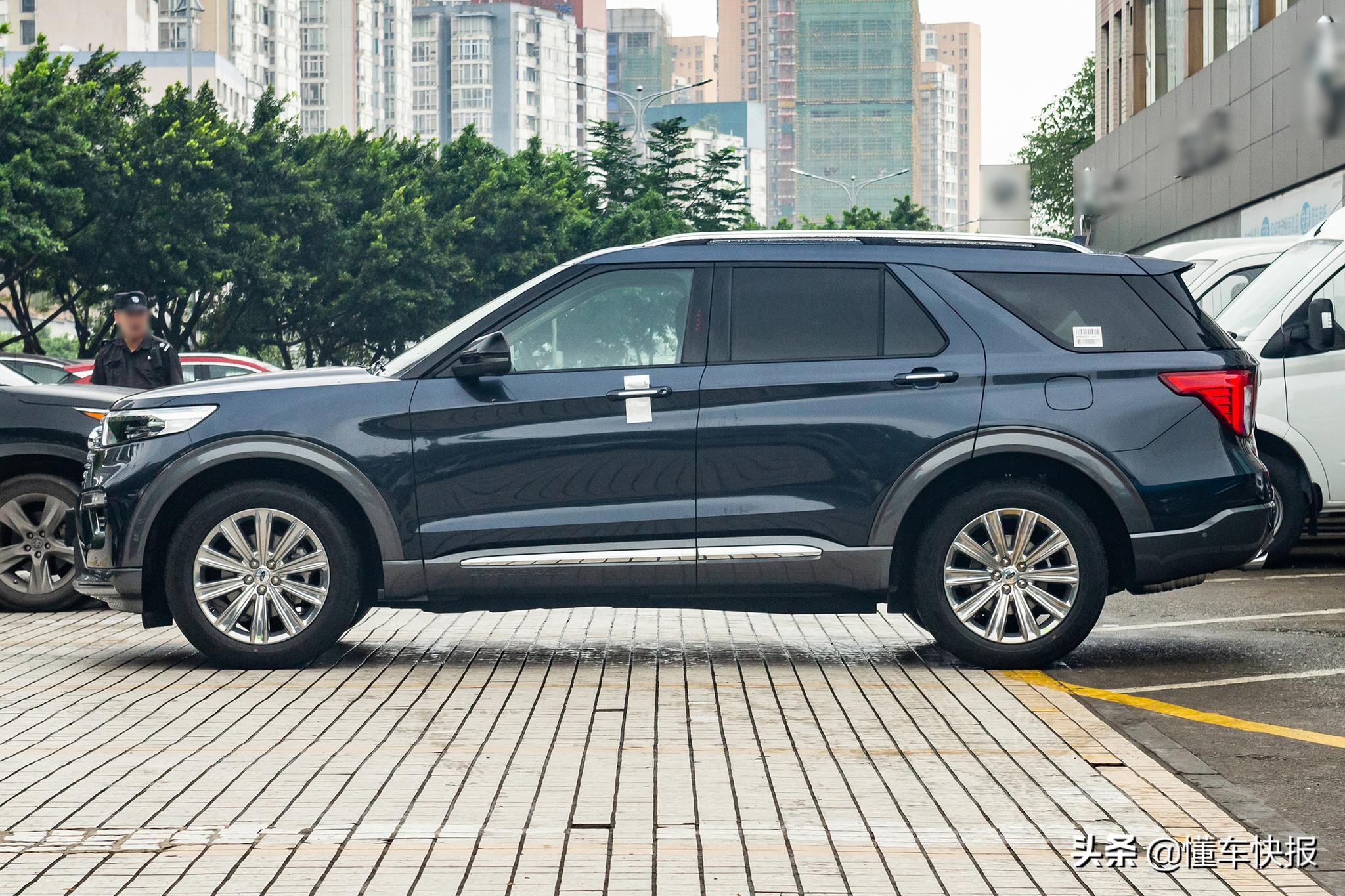 福特探险者钛金和风尚区别,福特探险者钛金版与风尚版