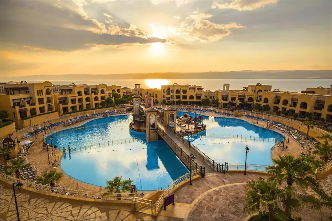 中国护照迎来最强时刻手中的护照又又又升值了！