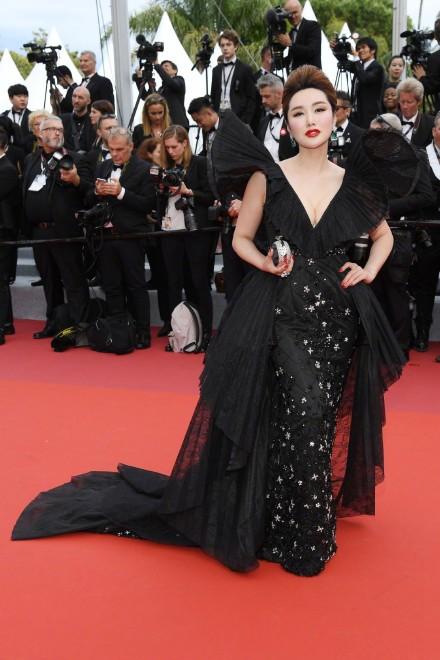 最低10万明码标价戛纳红毯已变成网红和微商们的“献丑秀”