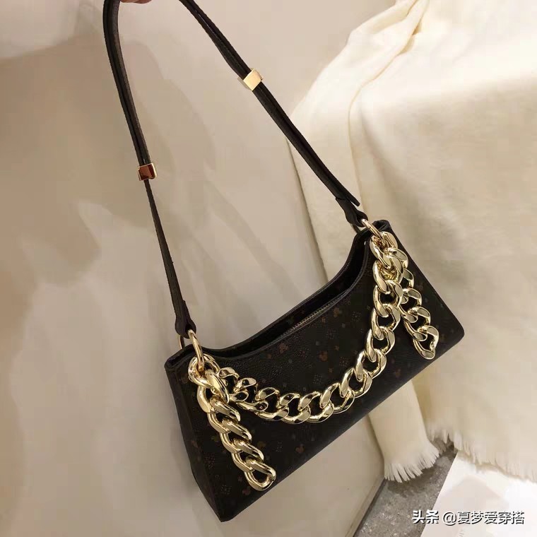 虞书欣穿lisa同款衣服,虞书欣同款包包3ce