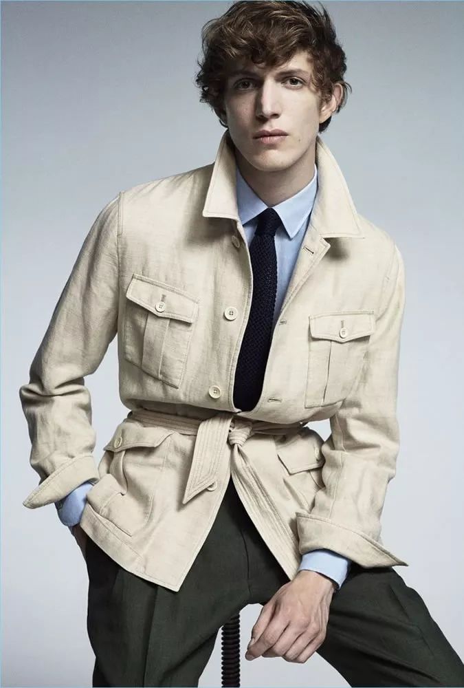 男人除了拥有一件绅士的西装，这件充满野性的狩猎夹克也不容错过