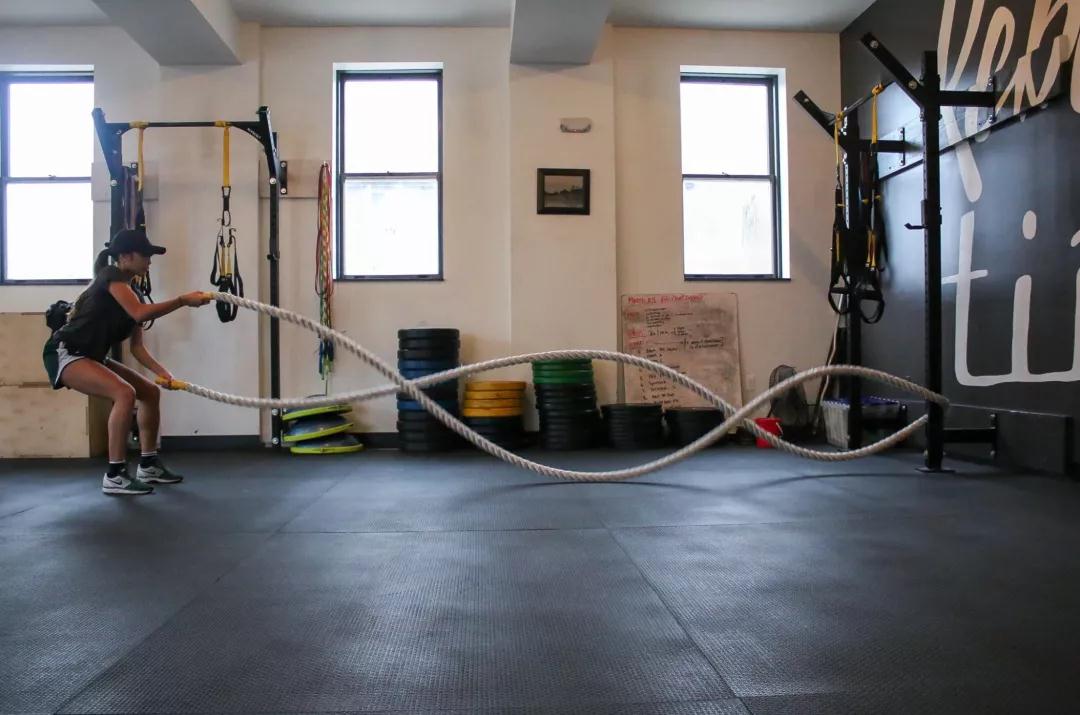 战绳和跑步哪种燃脂最好,运动战绳燃脂效果