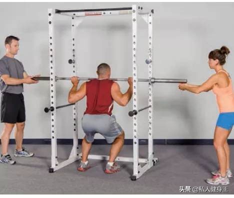 哑铃训练腿部肌肉的动作,不伤膝盖锻炼腿部肌肉动作