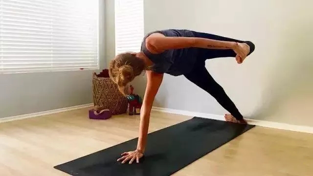 国外天使面孔魔鬼身材健身网红,美国知名健身网红肌肉美女