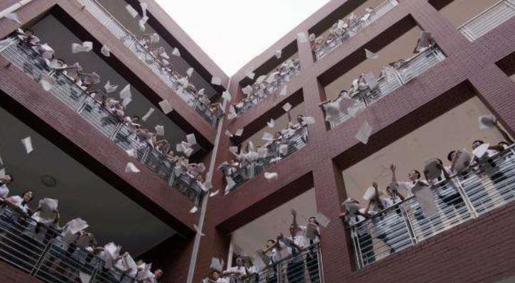 20年前考上清华北大现在怎么样,张亚超勇斗歹徒后被清华破格录取